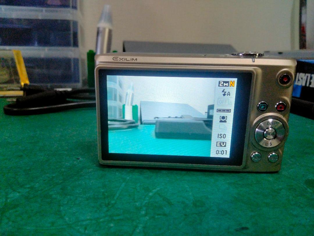 美品　CASIO EXILIM EX-Z200 コンパクトデジタルカメラ