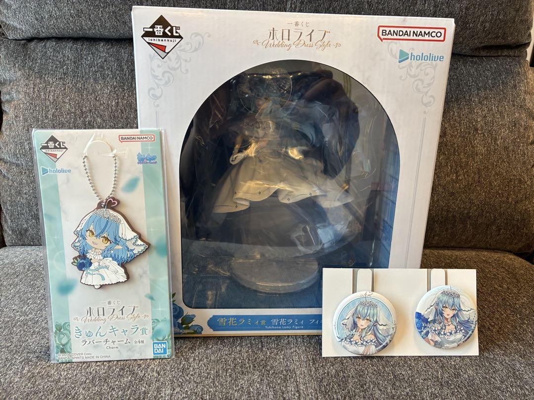 ホロライブ一番くじ雪花ラミィフィギュア＆ラバーチャーム、缶バッジセット