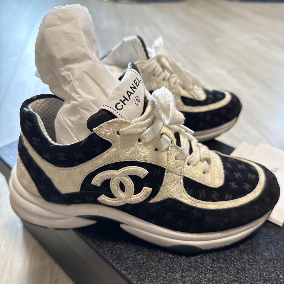 CHANEL スニーカー ホワイト ブラック CHANEL スニーカー ブラック/ホワイト - メルカリ