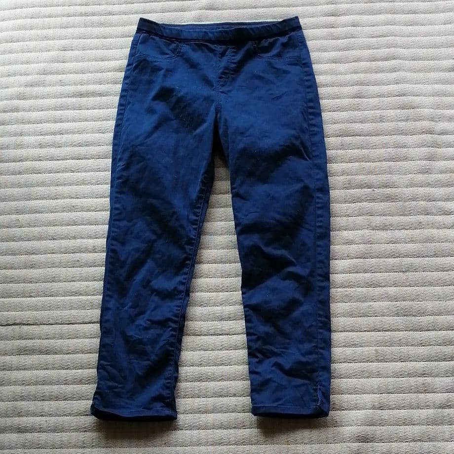 メルカリ ユニクロキッズ 女の子八分丈パンツ 紺 クロップドパンツ L ユニクロ 700 中古や未使用のフリマ