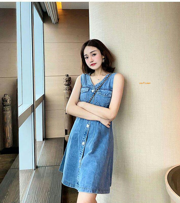 みんなと実際に春の服装の小花をたたいてワンピースの女性の韓版を掛けl