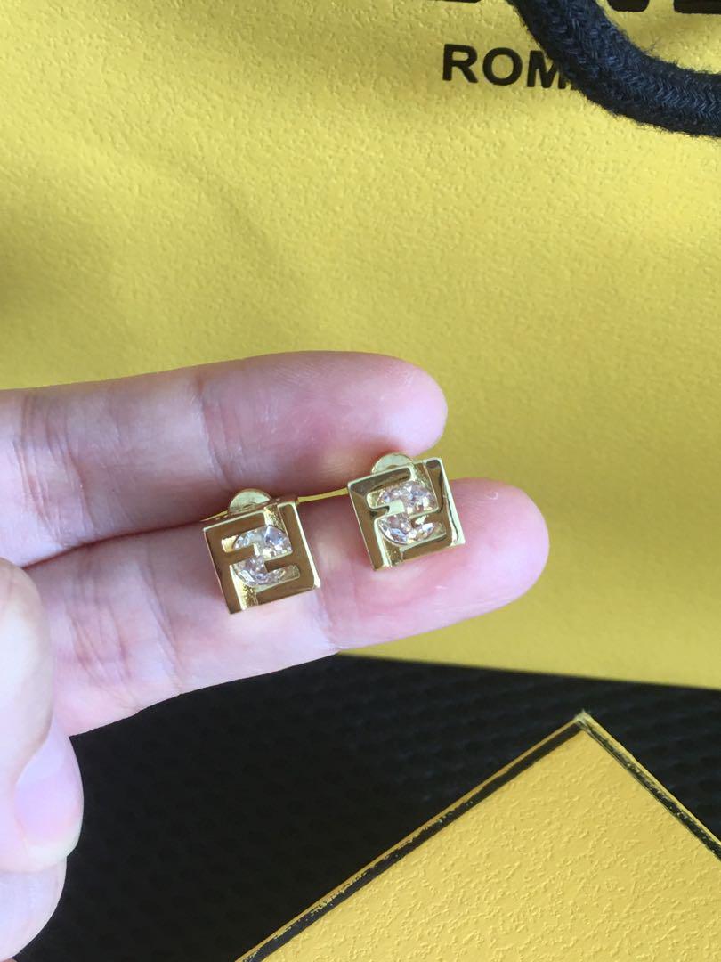 FENDI ゴールド　ピアス