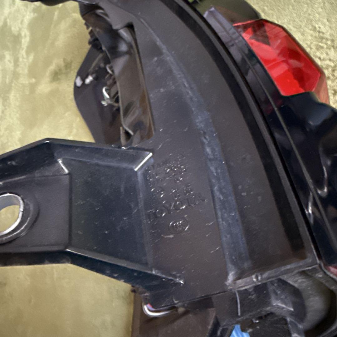 トヨタ ランドクルーザー 150プラド 後期純正テールランプTRJ150W 美品