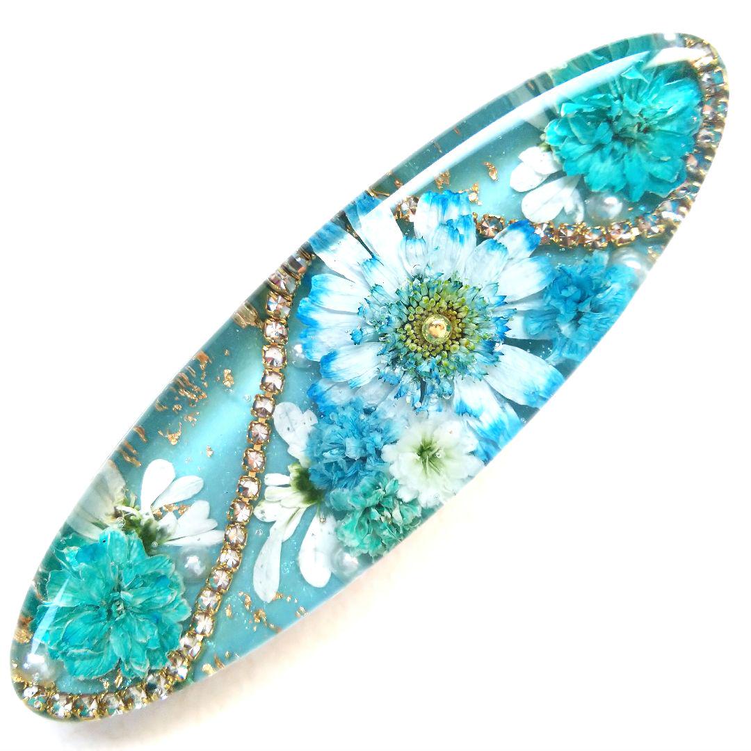 ヘアクリップ レジン 6.5cmオーバル 美しいマトリカリア 水色 ヘアクリップ レジン 6.5cmオーバル 美しいマトリカリア 水色