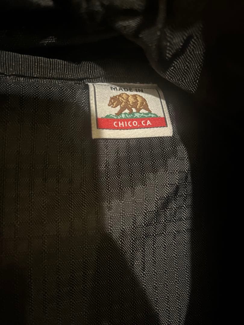 Overland メッセンジャーバッグ 黒/グレー Overland メッセンジャーバッグ 黒/グレー