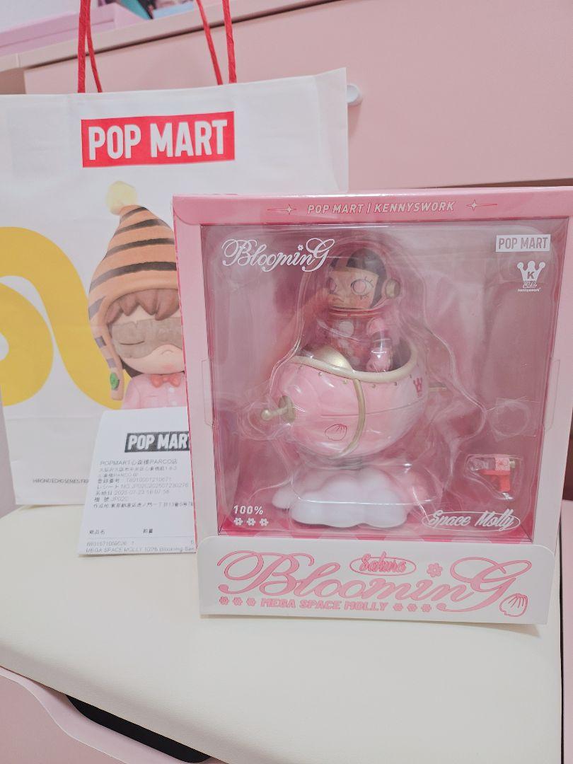 確実正規品♡POP MART Blooming Mega Space Holly