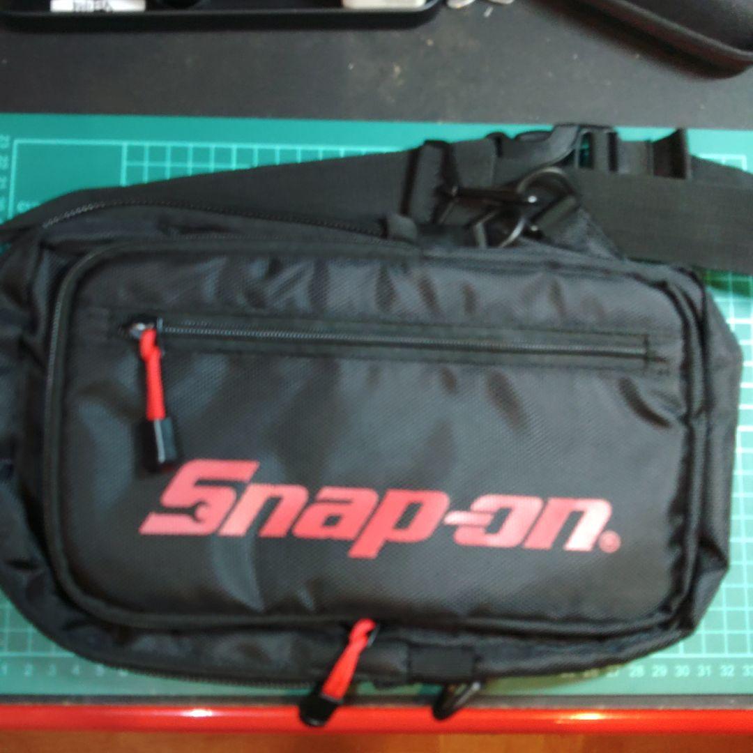 Snap-on ショルダーバッグ 黒