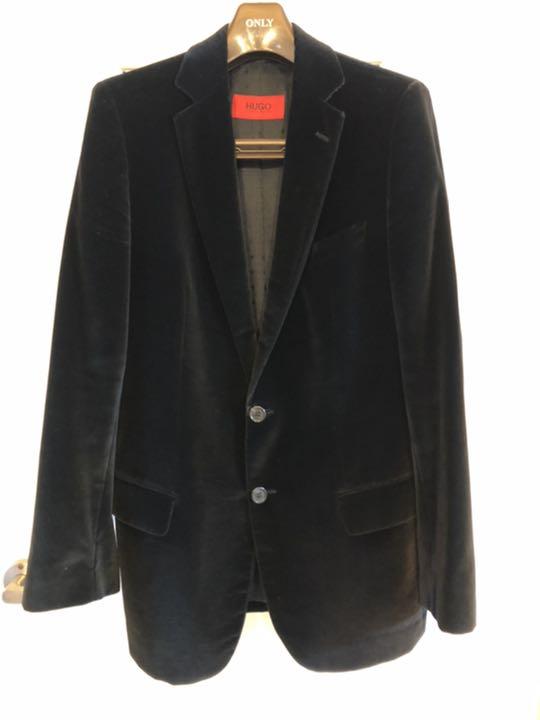 HUGO BOSS シングルテーラードジャケット 裏地レッド 黒/XW254 HUGO BOSS シングルテーラードジャケット 裏地レッド 黒/XW254