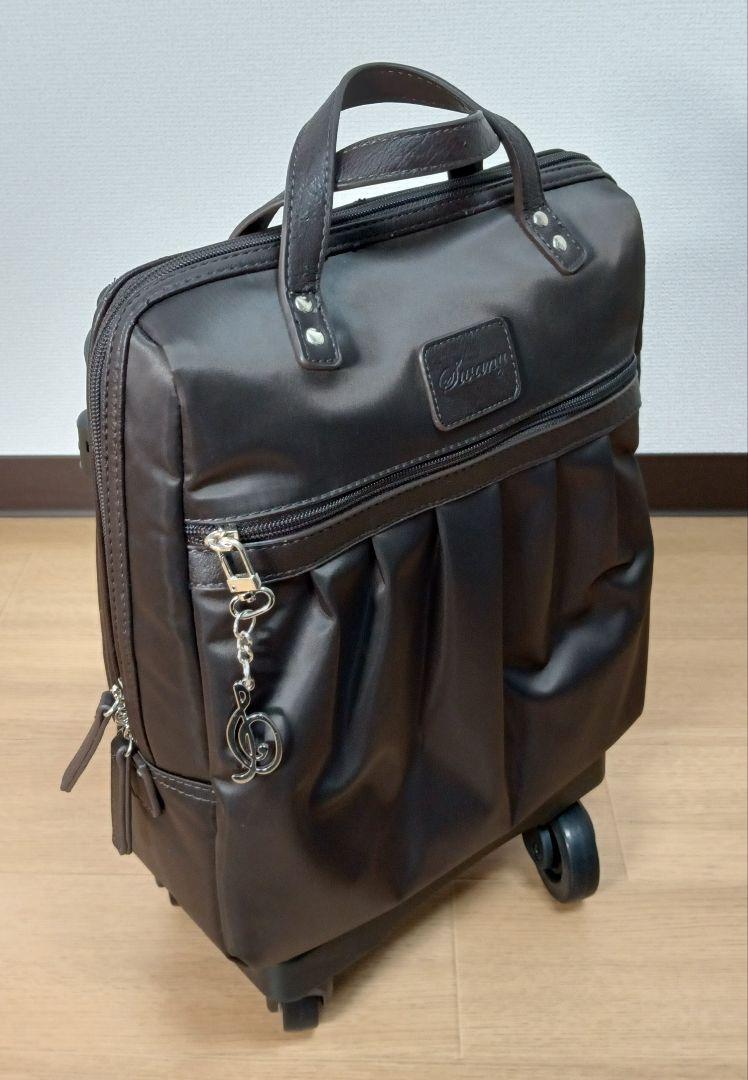 スワニー　キャリーバッグ　ロック付き　クレーぺ