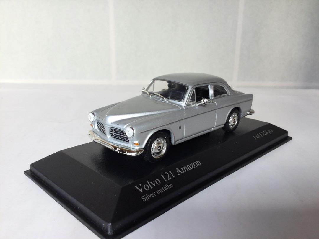 ミニチャンプス　Volvo 121 Amazon （1966）ミニカー シルバー