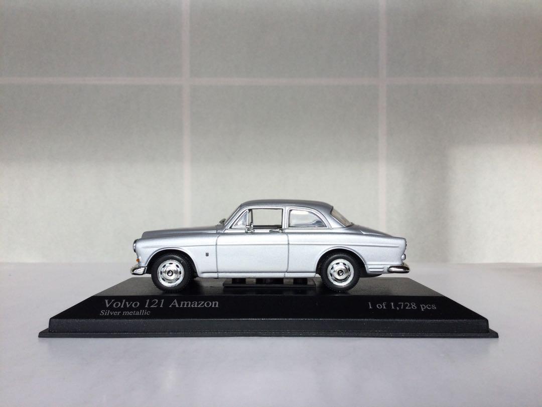 ミニチャンプス　Volvo 121 Amazon （1966）ミニカー シルバー