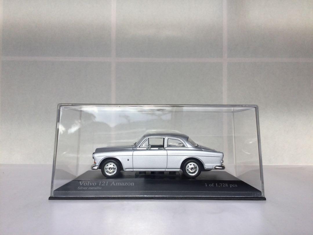 ミニチャンプス　Volvo 121 Amazon （1966）ミニカー シルバー