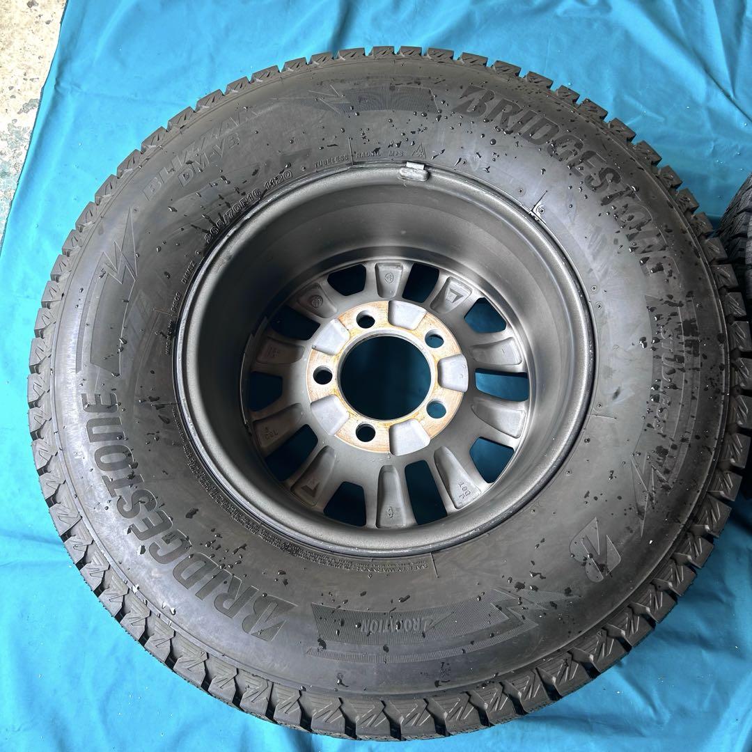 【2023年低走行】BSスタッドレス265/ 70R16 DMV3 2023年低走行】BSスタッドレス265/ 70R16 DMV3ホイール付4本