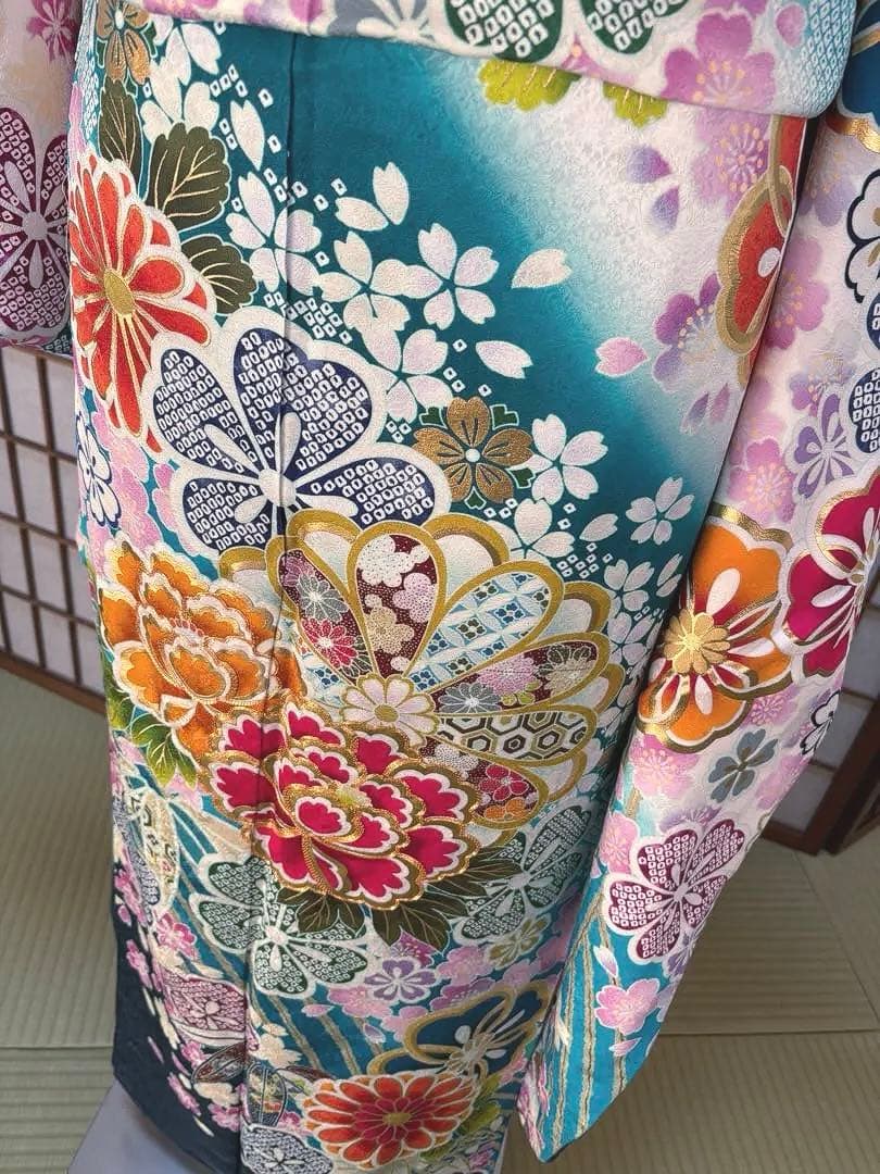 振袖フルセット 花柄 白地にブルーグリーンとピンクの花柄目立った傷や汚れなし WWW_MORNINGWALKER_COM