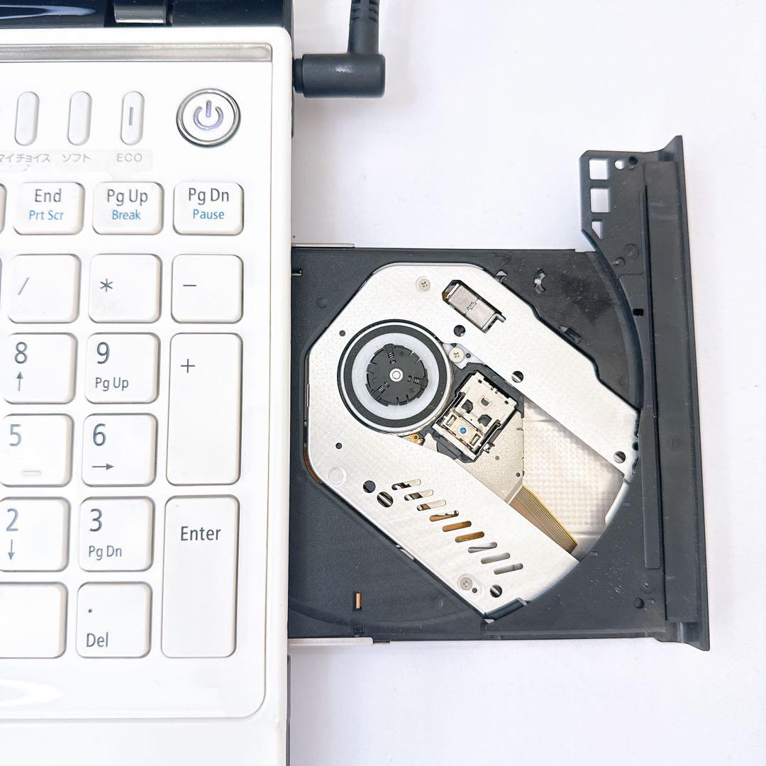 新品SSD❤️ホワイト薄型ノートパソコン❤️マウス付き❣️Windows11すぐ使える 薄型が可愛い❤️Windows11❤️新品SSD❤️マウス付き