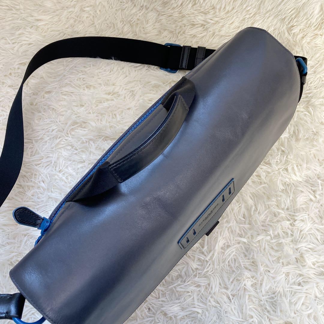 【極美品】コーチ ショルダーバッグ パンチング 型押し 斜め掛け メンズ 黒 革