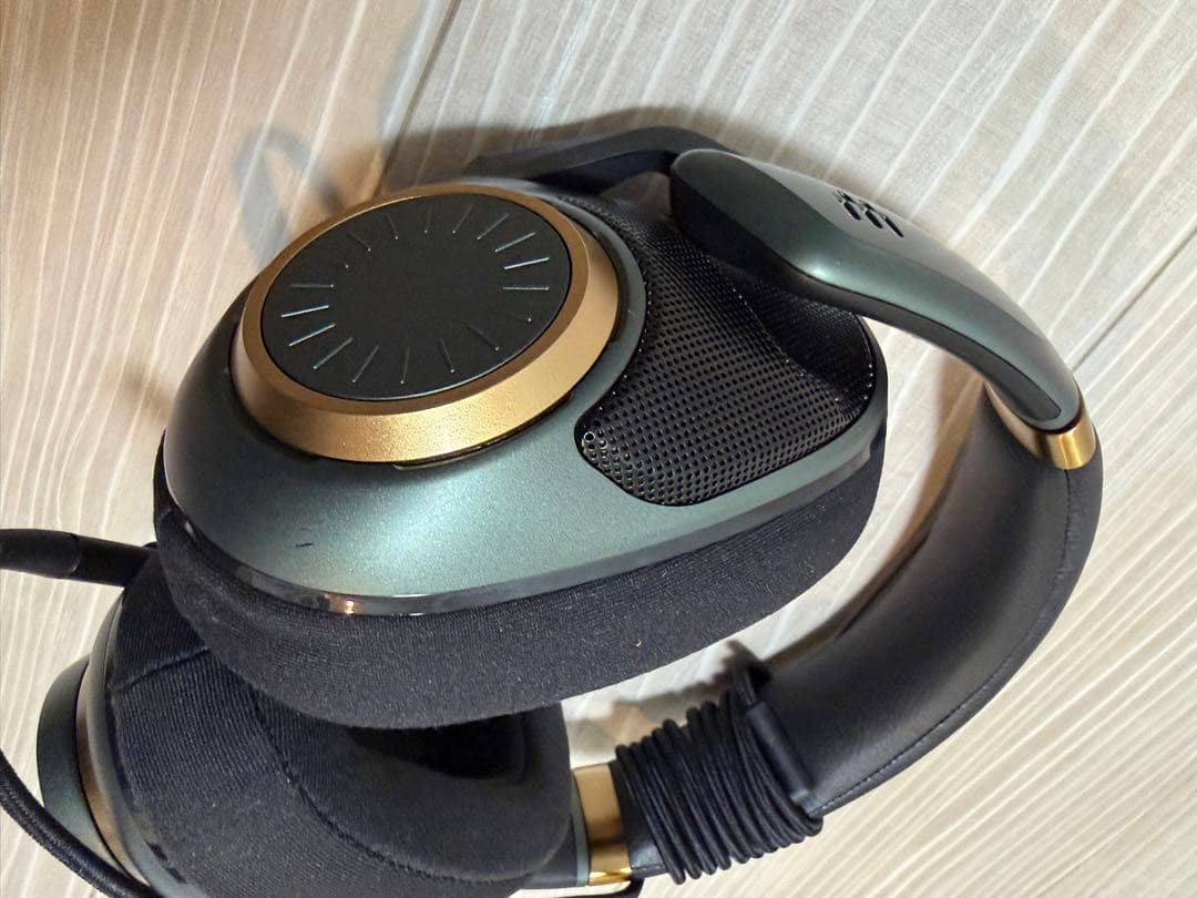 ヘッドホン EPOS 開放型 グリーン 新品未使用品 小傷あり ヘッドホン EPOS 開放型 グリーン 新品未使用品 小傷あり