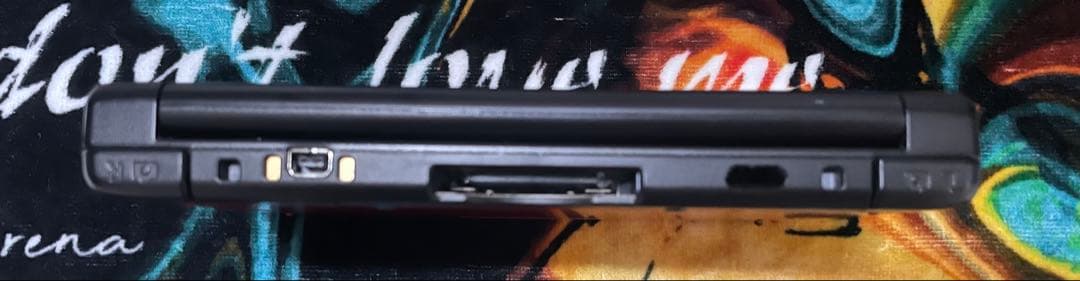 ニンテンドー3DS LL レッド×ブラック本体と充電器目立った傷や汚れなし UP786_INFO