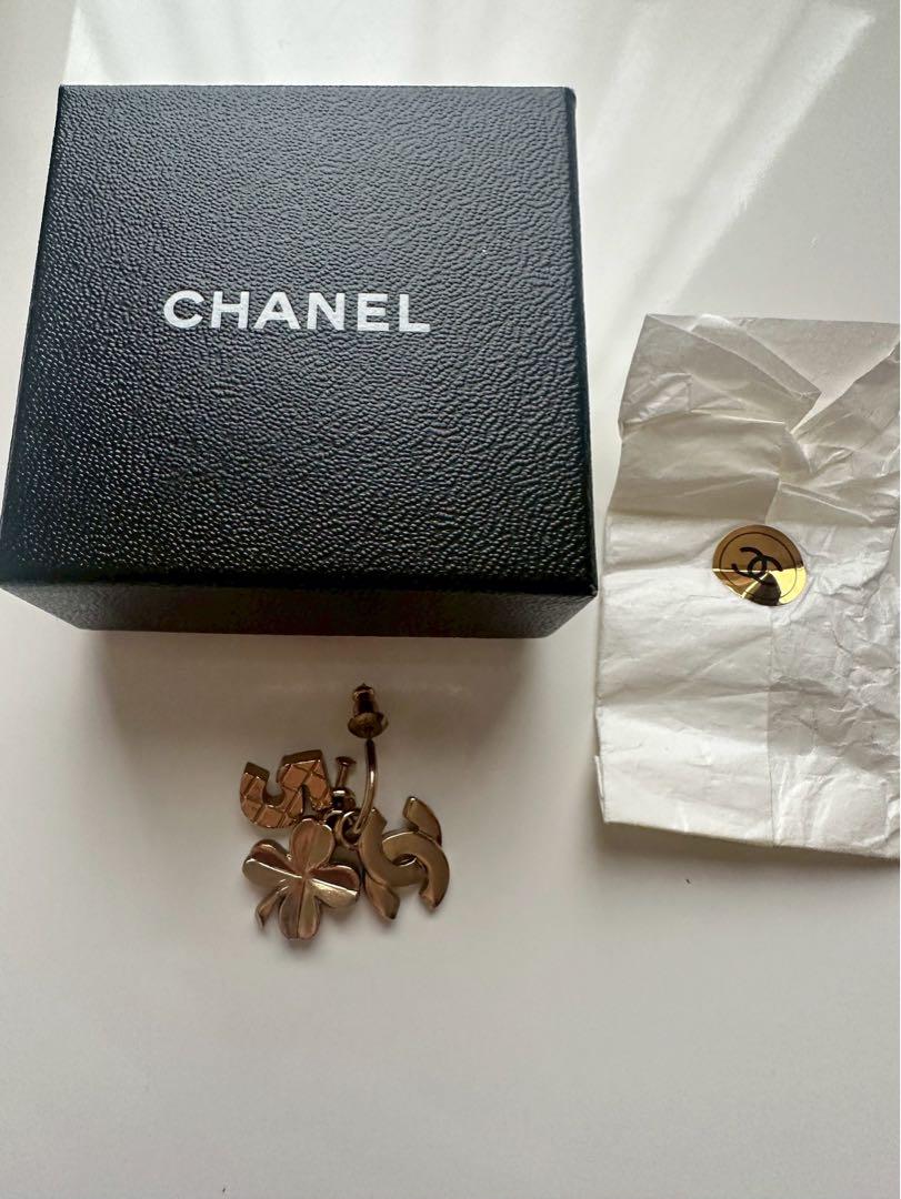 CHANEL ゴールドチャーム ピアス(片耳用) シャネル　アクセサリー