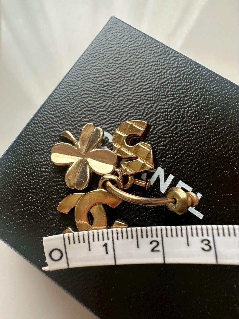 CHANEL ゴールドチャーム ピアス(片耳用) シャネル　アクセサリー