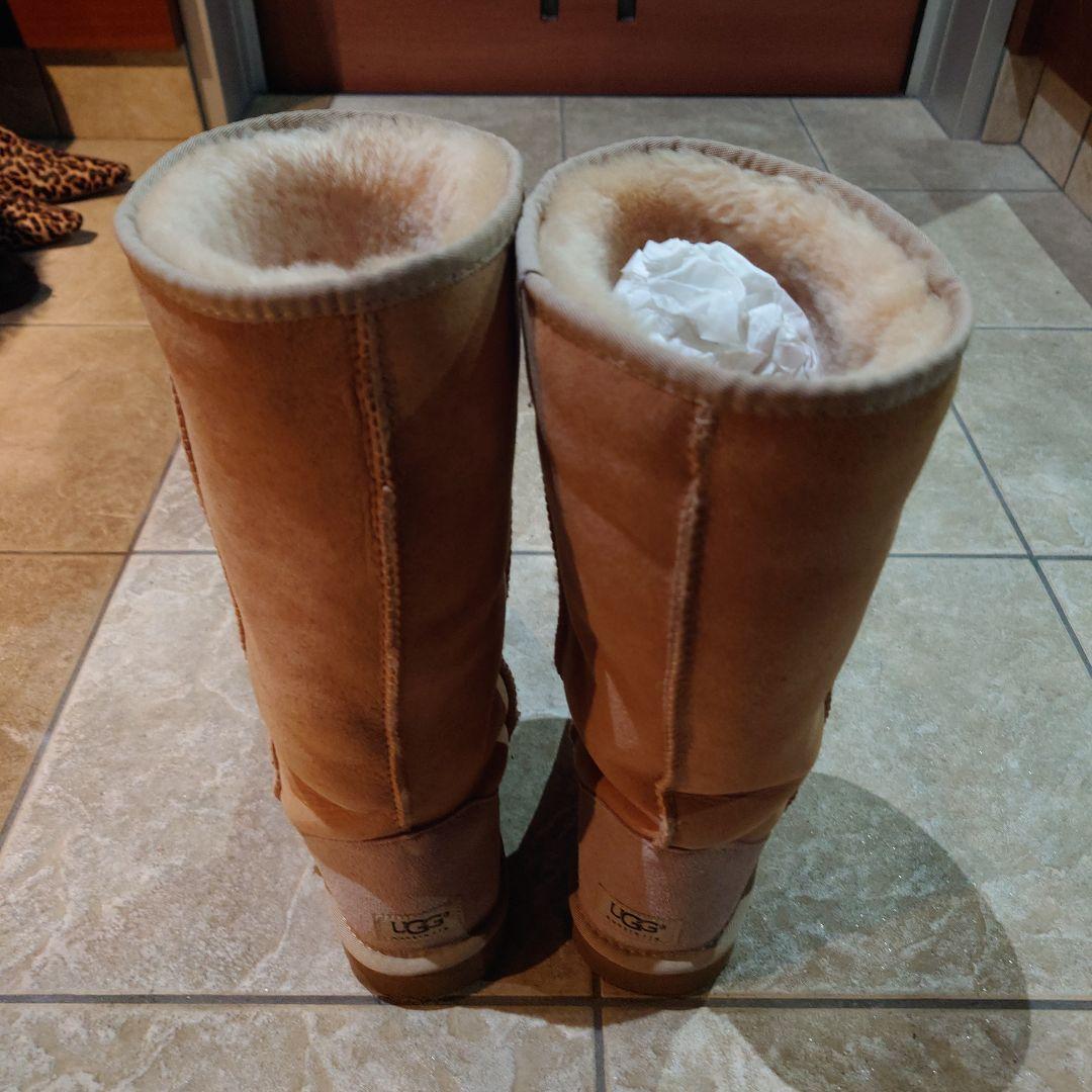 UGG