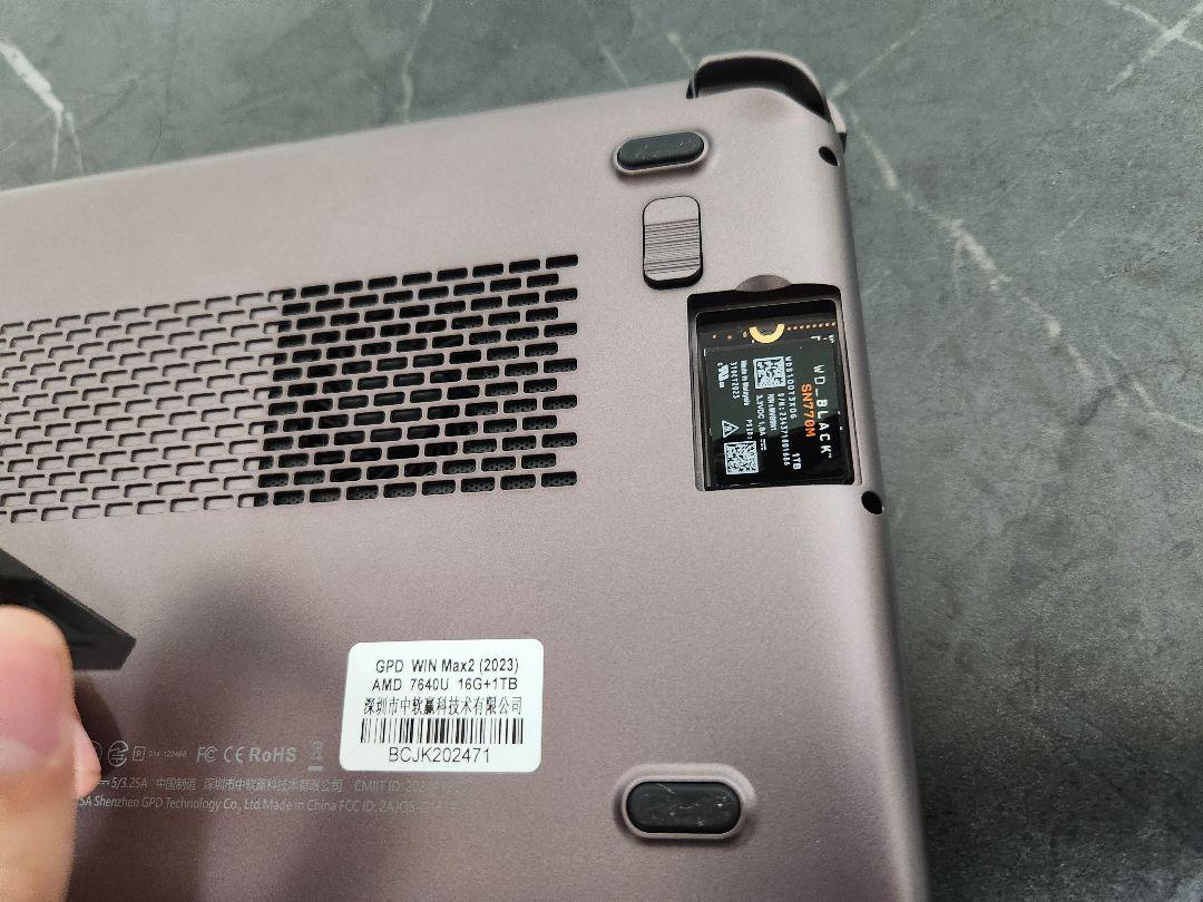 GPD WIN MAX 2 2023 AMD7640U 16G/1TB+1TB 画像8