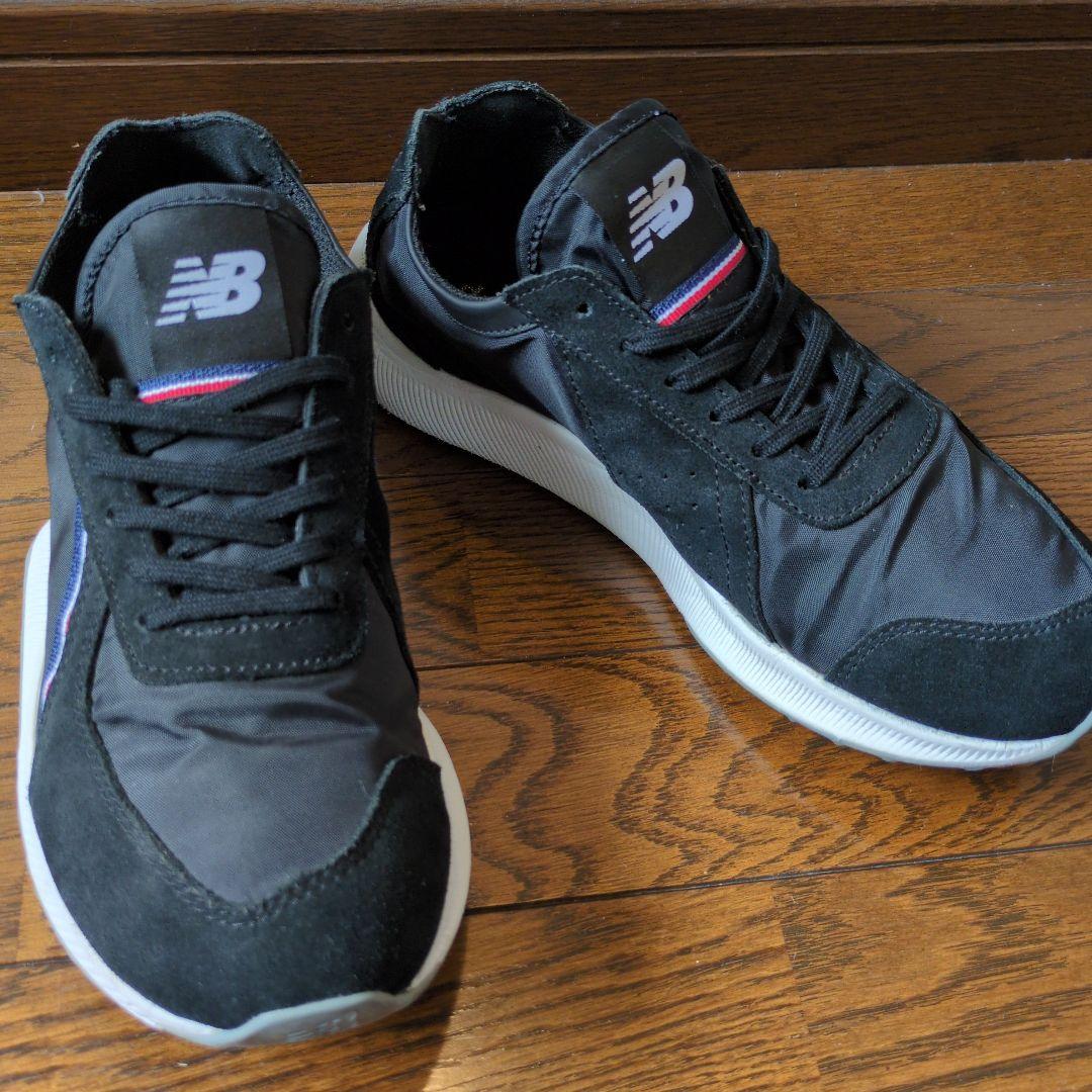 New Balance FMOLOV1 ブラック スニーカー