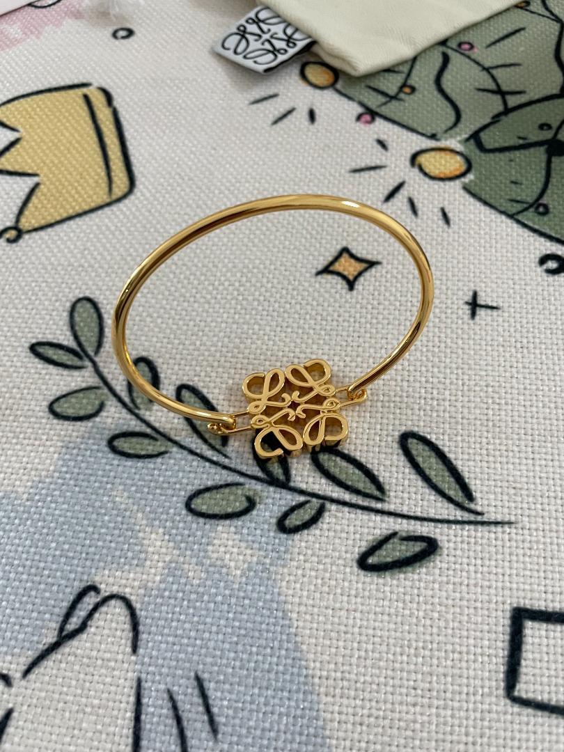 綺麗LOEWE ロエベ　ゴールド　ブレスレット　刻印あり