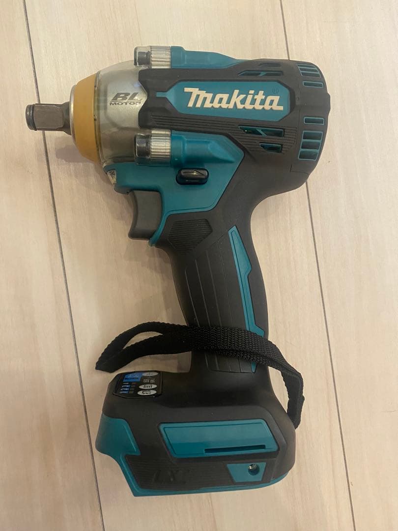 マキタ　TW300D 充電式インパクトレンチ