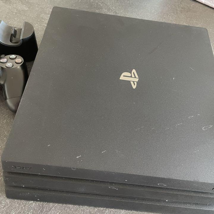 PlayStation®4 Pro ジェット・ブラック 1TB CUH-700…