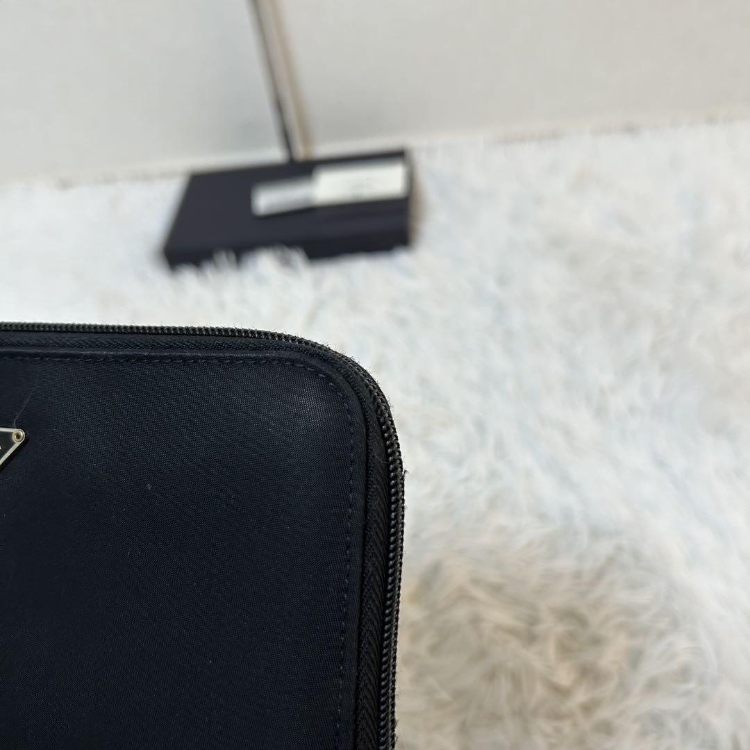 【美品✨人気/ラウンドジップ】プラダ　長財布　ナイロン　黒　レザー　三角プレート