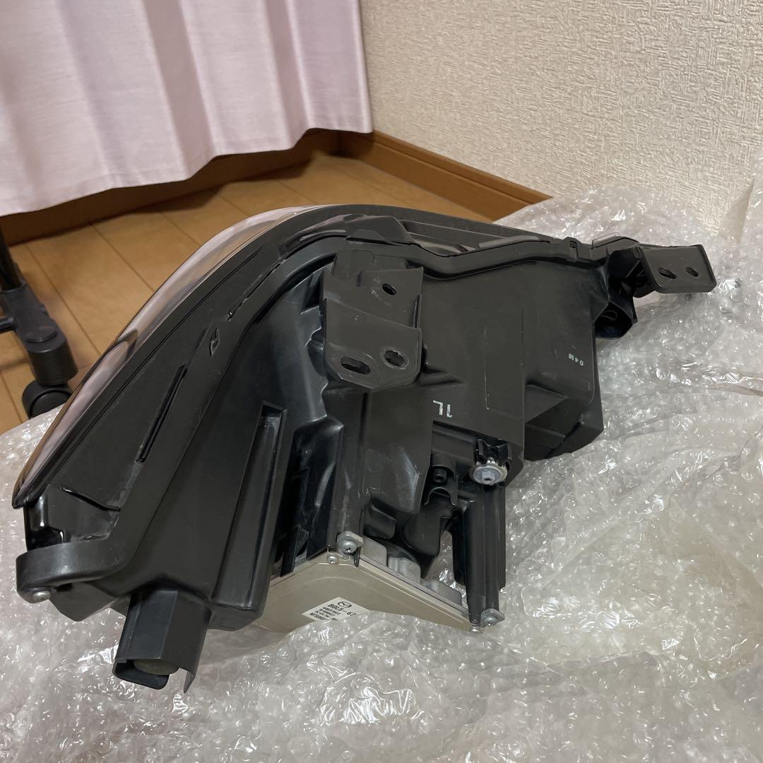 【純正品】mazda3 ヘッドライト　左側