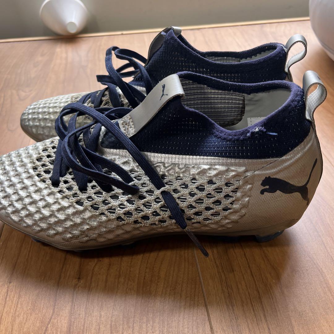 人気新品入荷 Puma Future シルバー ネイビー スパイクシューズ - メルカリ シューズ