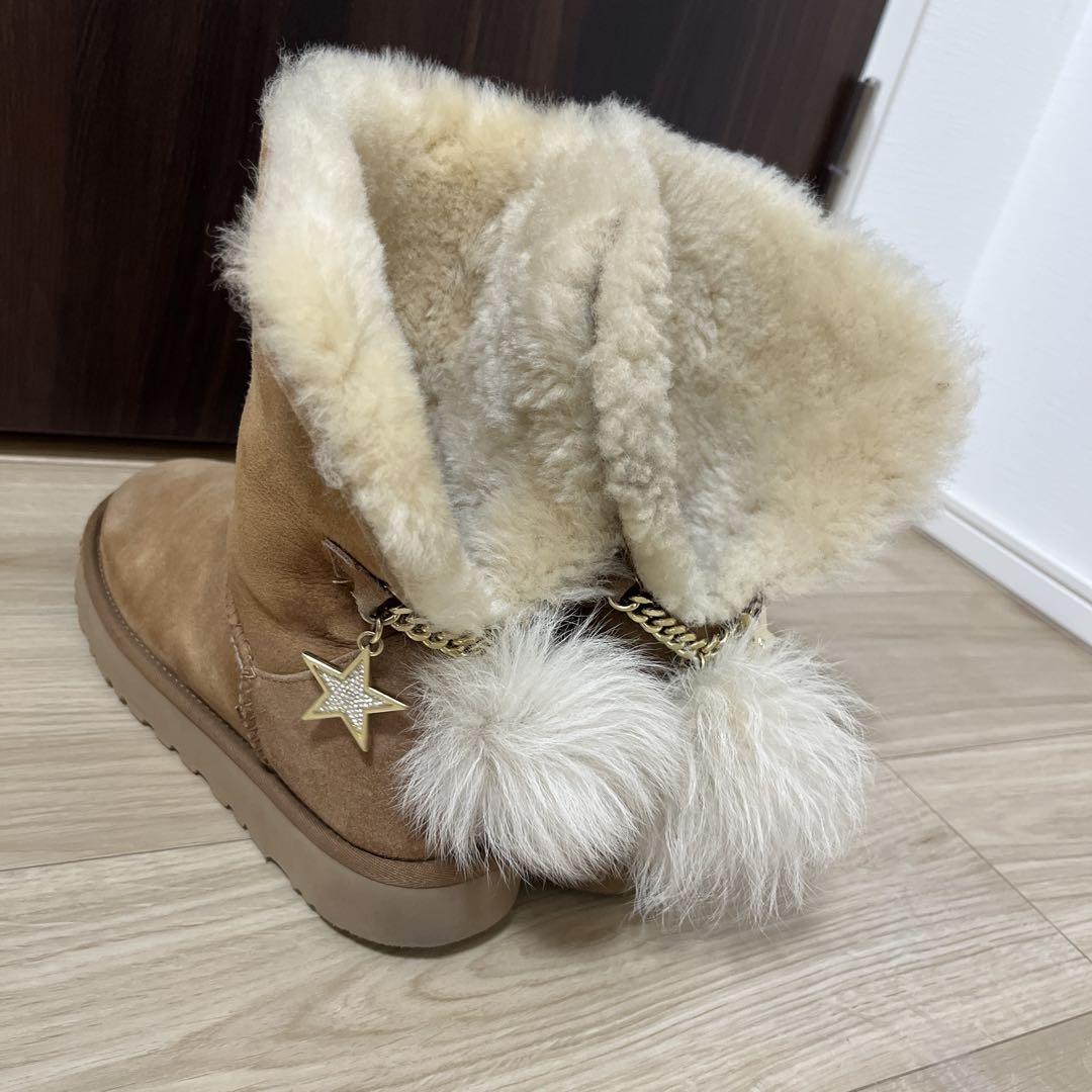 美品！UGG アグクラシック チャーム ブーツ ムートンブーツ25cm