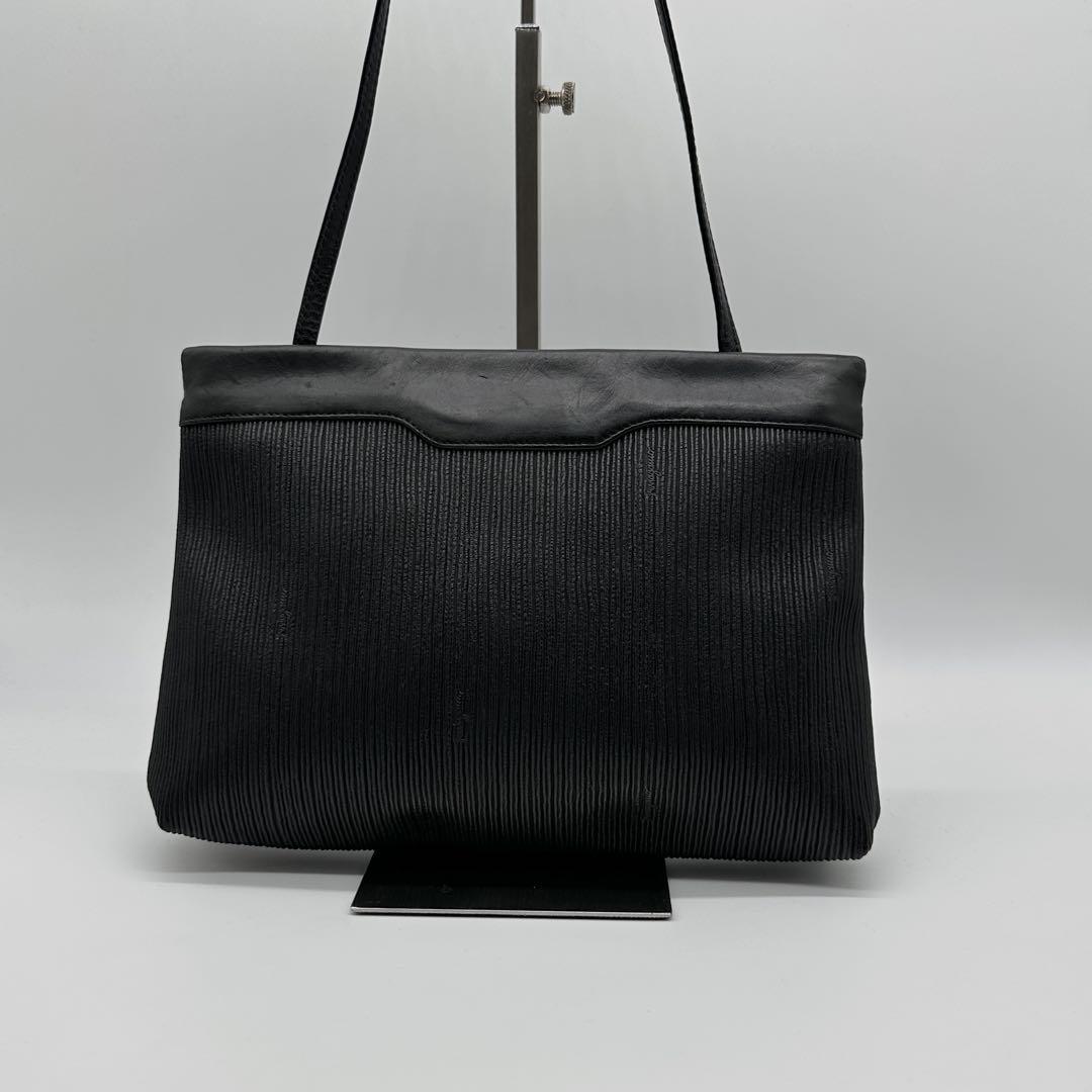 【極美品】Ferragamo ショルダーバッグ レザー 総柄 ブラック ロゴ