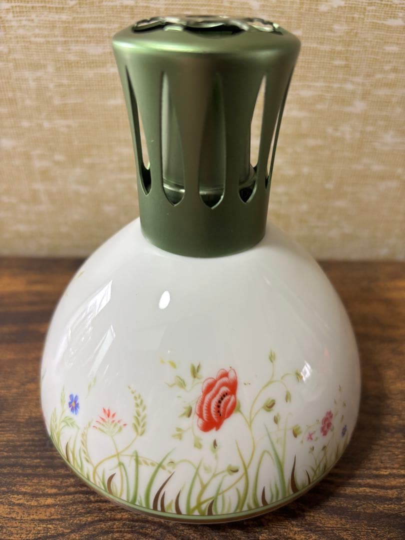 アビランド社製の ランプベルジェ　アロマランプ　 になります。 アビランド社