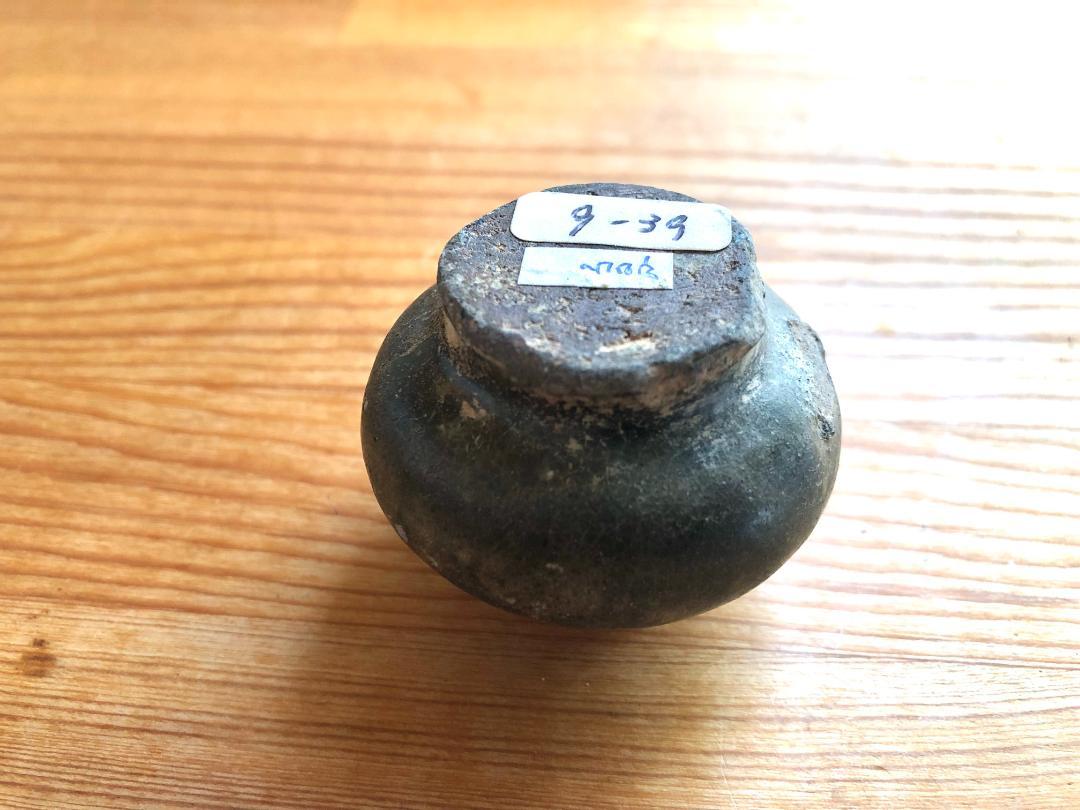 【タイ・骨董・出土品】宋胡録（スンコロク）黒釉 小壺（1301年~1600年） タイ・骨董】宋胡録（スンコロク）黒釉 小壺（1301年~1600年