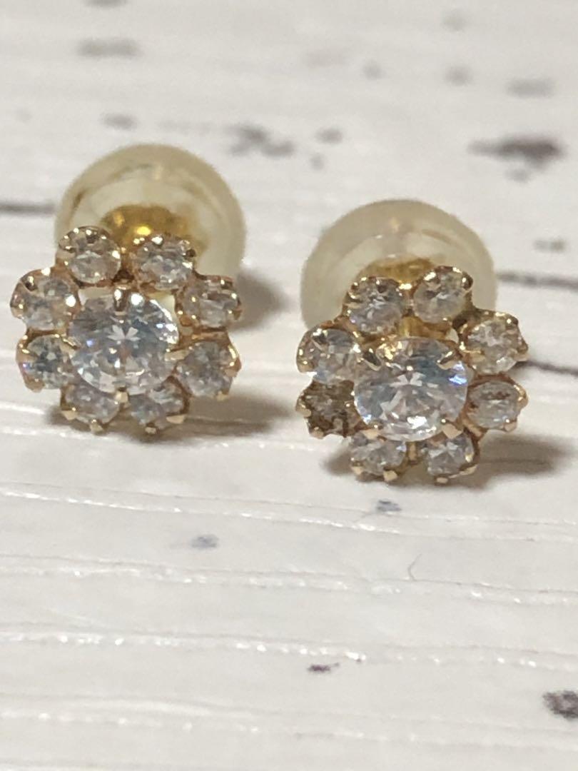 フラワー　ピアス　K18 ダイヤモンド