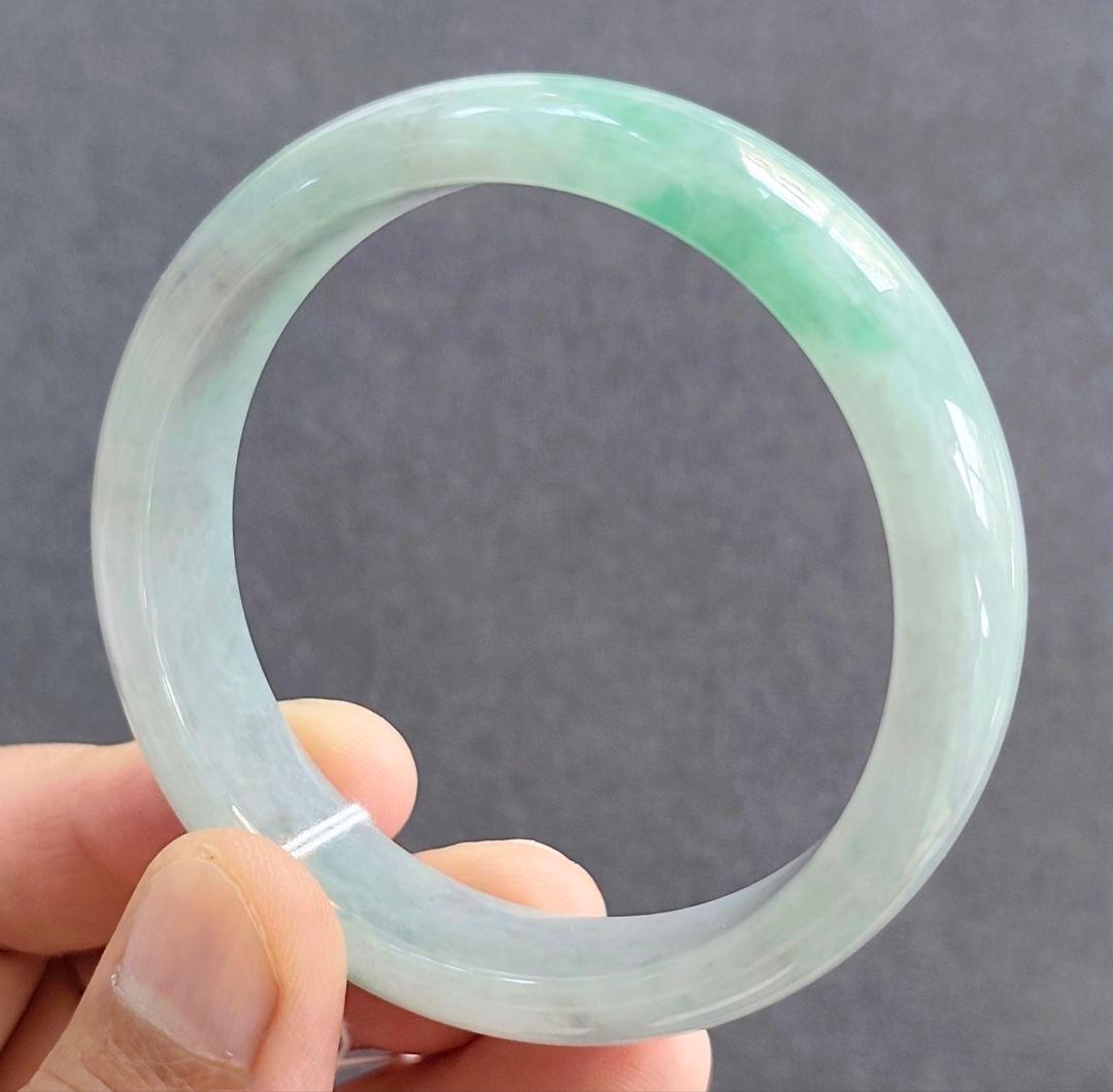 【日本鑑別書付:冰种(氷種)】アイス本翡翠のバングル(内径58ミリ強)9070 【日本鑑別書付:冰种(氷種)】アイス本翡翠のバングル(内径58ミリ強)9070