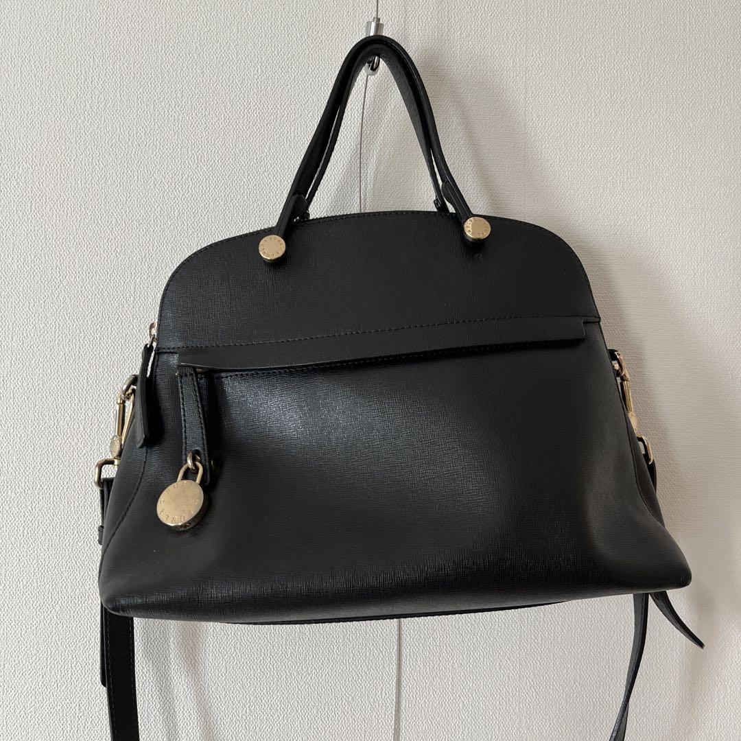 美品 フルラ レザー 2way ショルダーバッグ パイパー ロゴ金具 ブラック フルラ】パイパー 2WAYショルダーバッグ ブラック