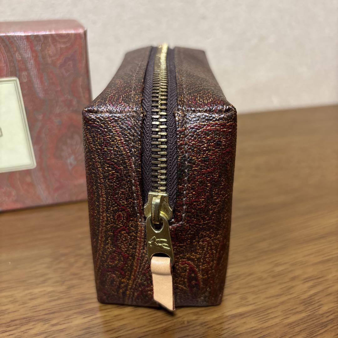 ETRO フローラル刺繍 ペイズリー ポーチ ブラウン 美品］ETRO ブラウンレザーポーチ ペイズリー柄 - メルカリ
