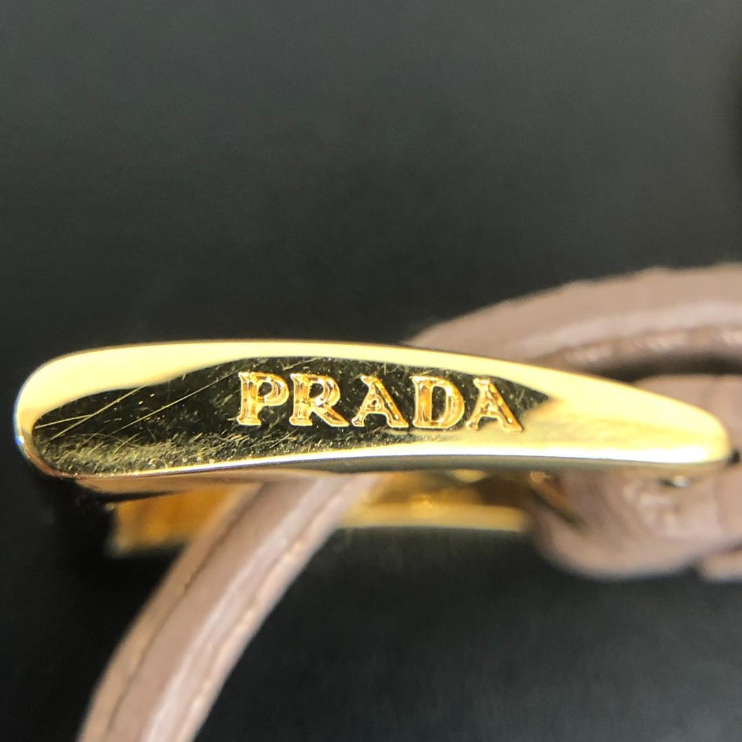 【美品】 プラダ ブレスレット ロゴプレート M 革 バングル PRADA
