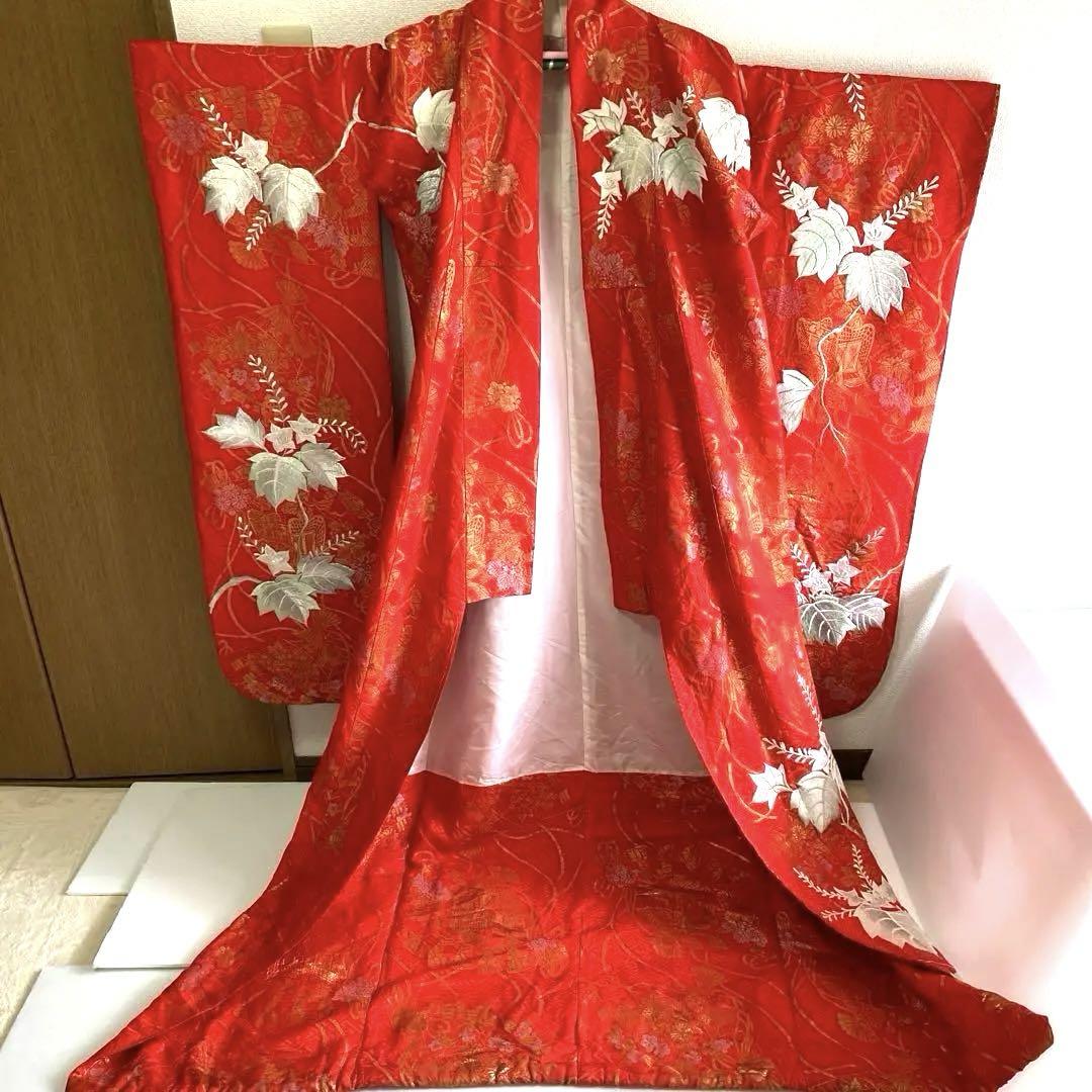 花嫁衣装　着物　刺繍　色打掛　赤　ウェディング　結婚式着物　結婚式衣装
