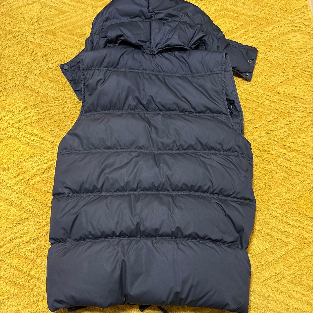 DUVETICA ブラックダウンベスト フード付き DUVETICA ブラックダウンベスト フード付き