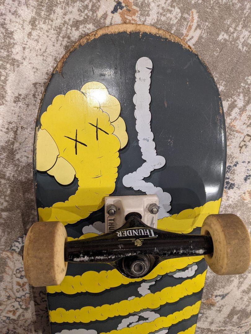 模写 KAWS スケートボード スケボーデッキ 黒　サイン入 KAWS Chalk Logo Skateboard | Supreme 21ss