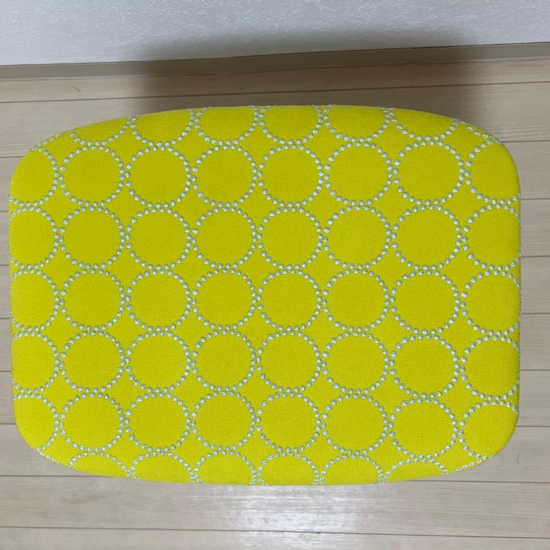 イエローグレ 椅子