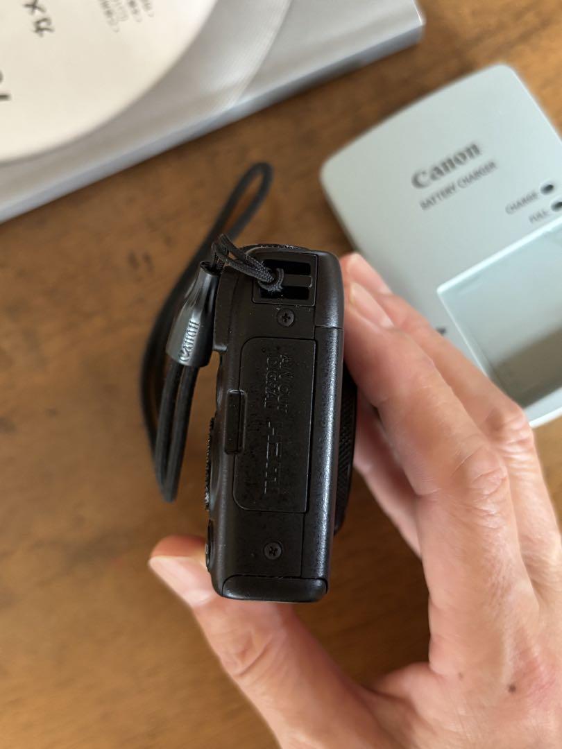 Canon PowerShot S120 本体と充電器