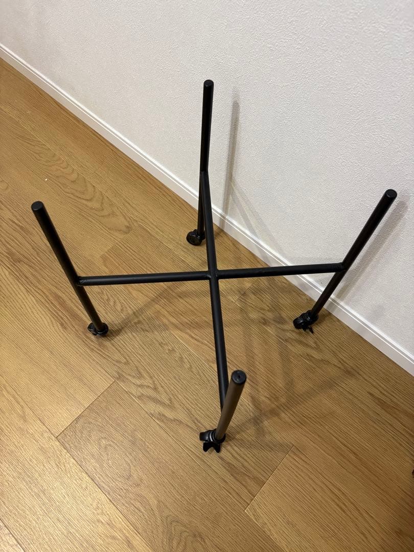 ブラックキャスター付きスチールスタンドActus