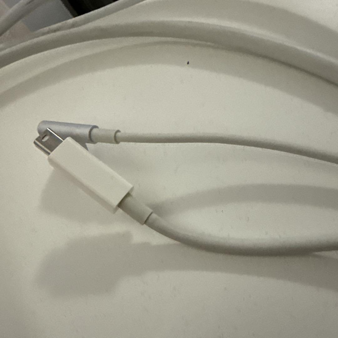 Apple Thunderbolt Display VESAマウント付き