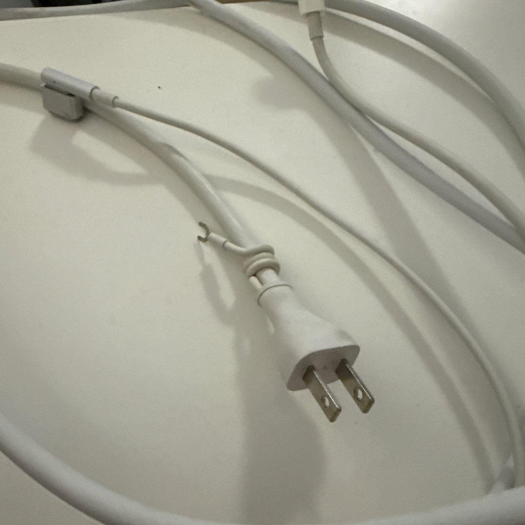 Apple Thunderbolt Display VESAマウント付き